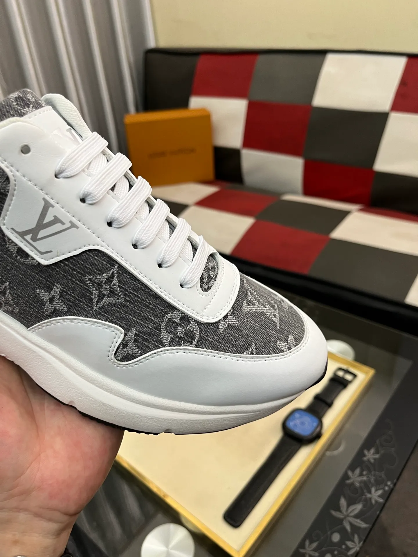 Men's shoes 💰458⌚️⌚️【LOUlS VUlTTON】Louis Vuitton ~ unique and casual style. LV counter purchasing 🏃casual shoes😍😍 are on sale at the men's counter at the same time. Italian imported brands select top-layer Italian cowhide. 🐑Sheepskin lining (refuses to discolor and grind feet) Sole: Original sole specially provided by the original factory 🎬Better in kind Code number: 38-444⃣️Color selection